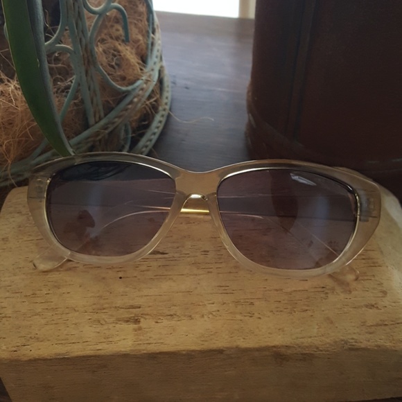Accessories - Wayfarer Sunnies